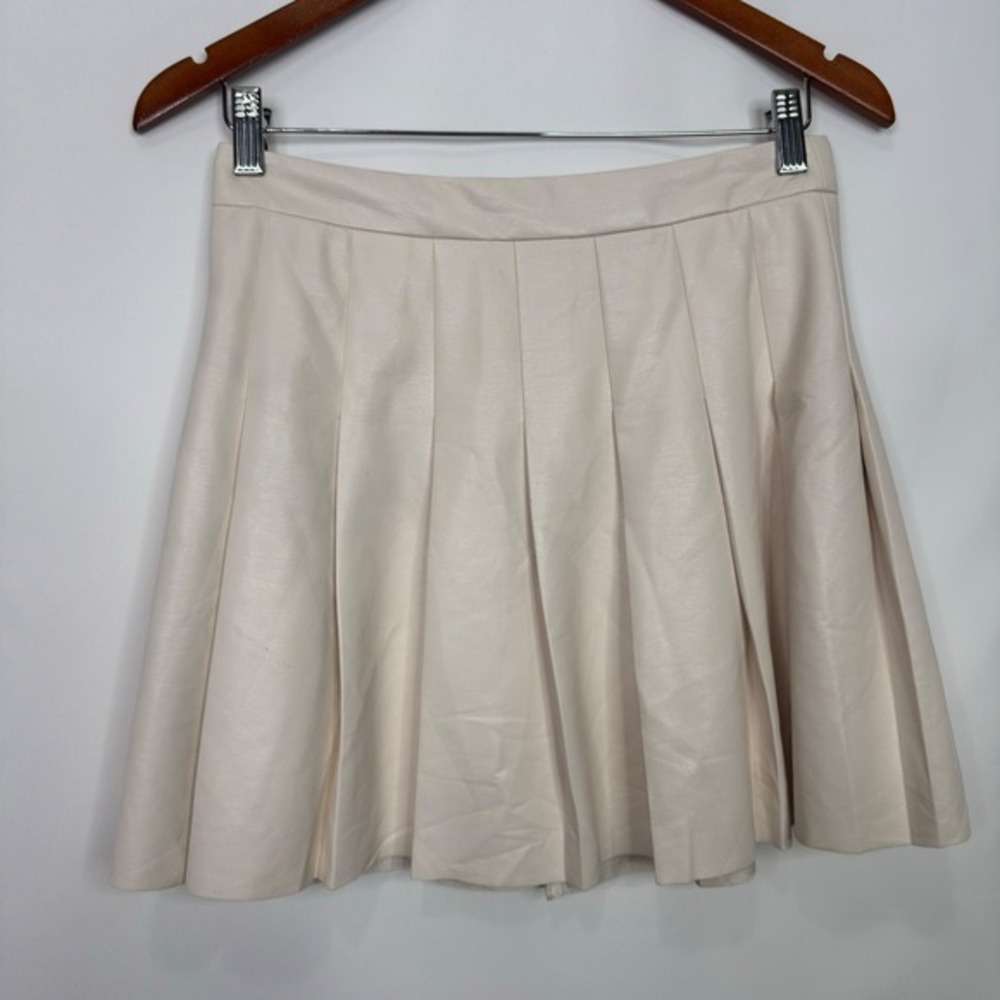 Sunday Best Aritzia Olive Pleated Vegan Leather Micro Mini Skirt Cream Size‎ 6 - Picture 3 of 10